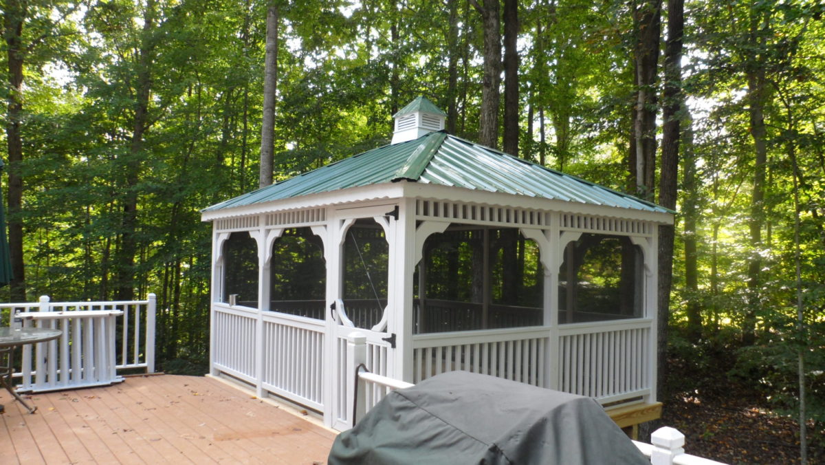 10' x 14' Vinyl Rectangle, Standard Rails, Wavy Fascia, Green Metal Roof, Screen Package