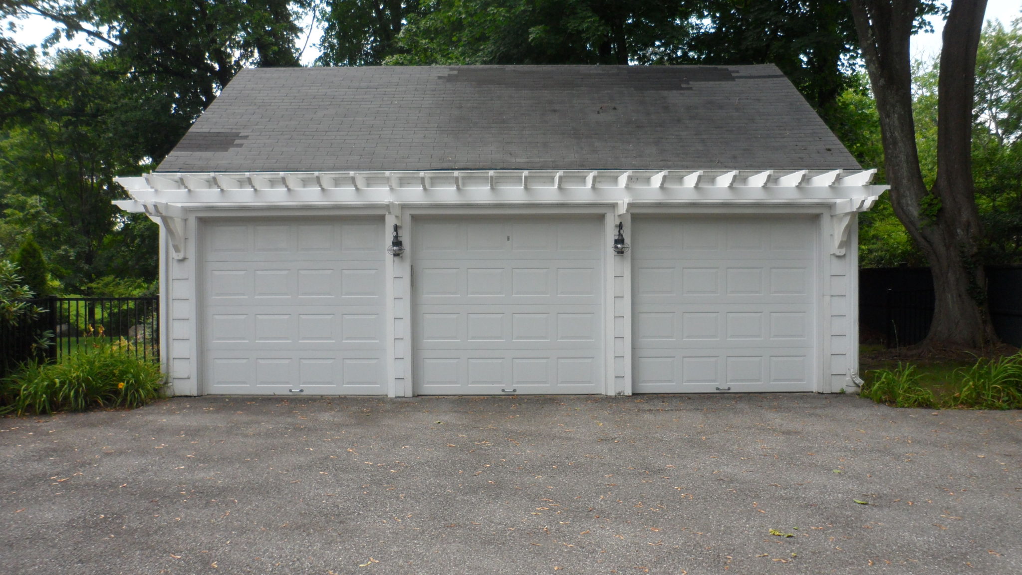 Eyebrow Pergola - 3 Car Garage